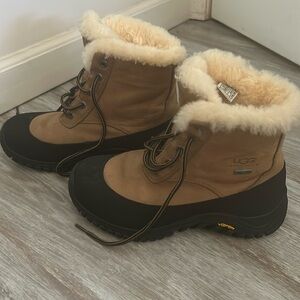 UGG Adirondack Boots size 7